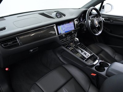 2023 Porsche MACAN thumbnail 17
