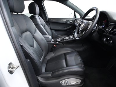 2023 Porsche MACAN thumbnail 13