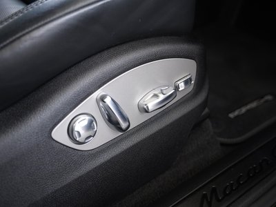 2023 Porsche MACAN photo 7