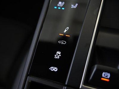 2023 Porsche MACAN photo 8