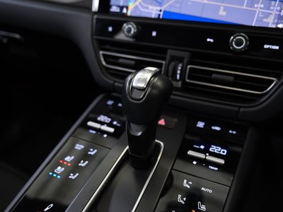 2023 Porsche MACAN thumbnail 36