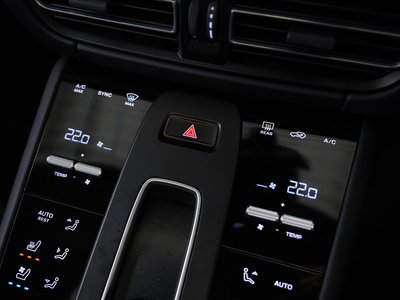 2023 Porsche MACAN thumbnail 37