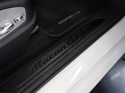 2023 Porsche MACAN thumbnail 15
