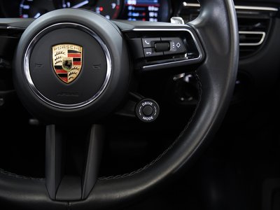 2023 Porsche MACAN thumbnail 30