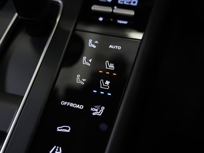 2023 Porsche MACAN photo 5