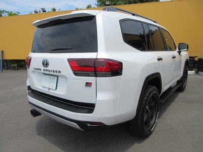 TOYOTA LAND CRUISER 300 - 8