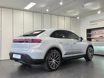 PORSCHE MACAN - 4