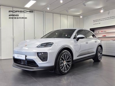 PORSCHE MACAN - 1