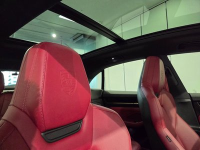 PORSCHE MACAN - 10