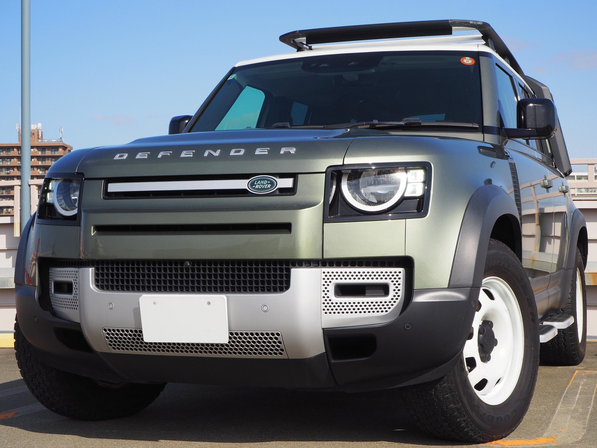 LAND ROVER DEFENDER - View 1