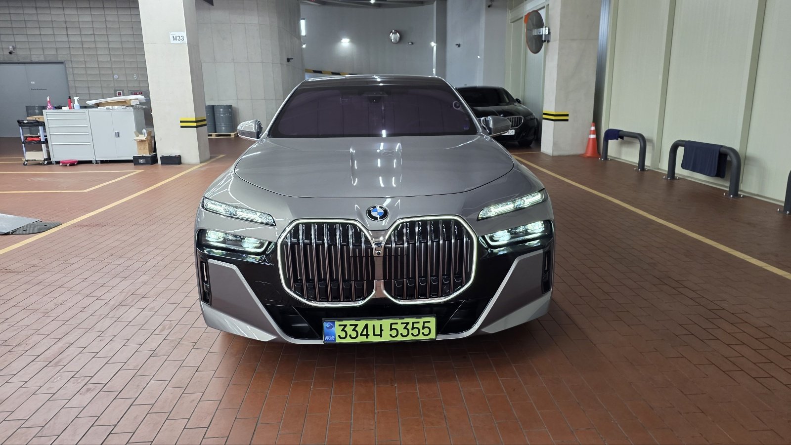 BMW 7 SERIES - View 1