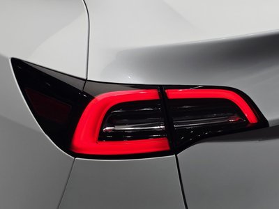 صورة 10 لـ 2023 Tesla MODEL Y