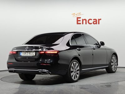 MERCEDES-BENZ E-CLASS - 4