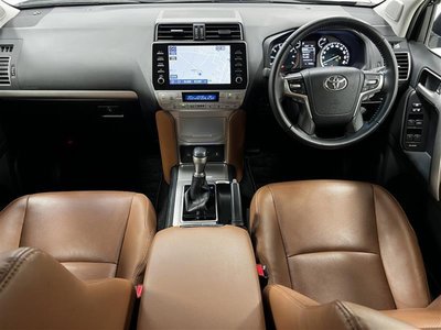 TOYOTA LAND CRUISER PRADO - 9