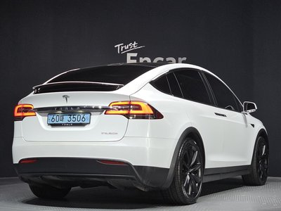 TESLA MODEL X - 4