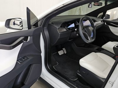 TESLA MODEL X - 10