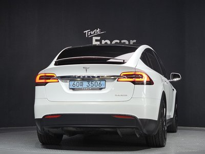 TESLA MODEL X - 3