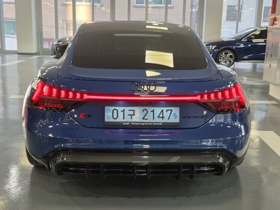 AUDI RS E-TRON GT - 3