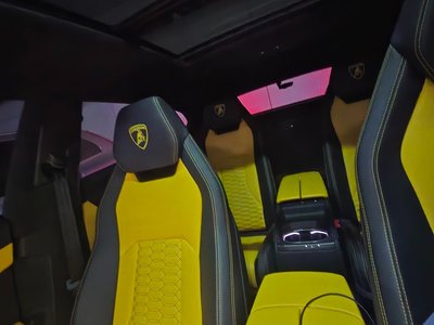 LAMBORGHINI URUS - 10