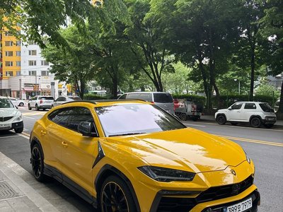 LAMBORGHINI URUS - 1