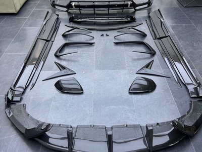 LAMBORGHINI URUS - 5