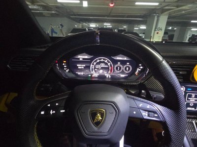 LAMBORGHINI URUS - 8