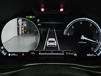 صورة 8 لـ 2021 Genesis GV70
