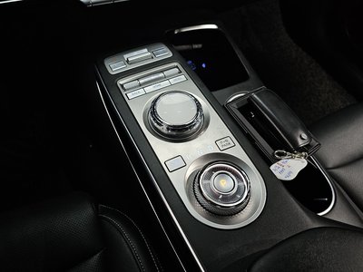 صورة 9 لـ 2021 Genesis GV70