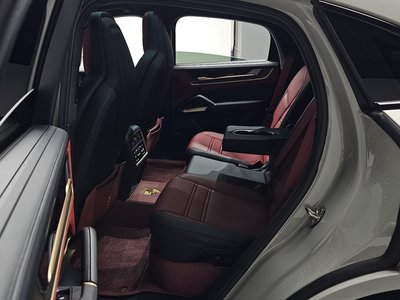 2025 Porsche CAYENNE — миниатюра 18
