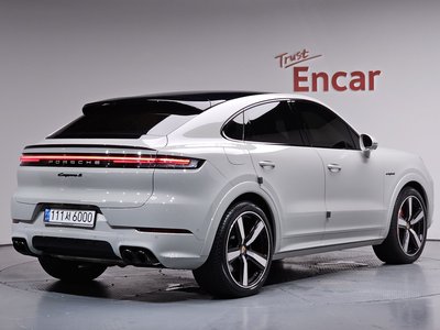 2025 Porsche CAYENNE 照片 3