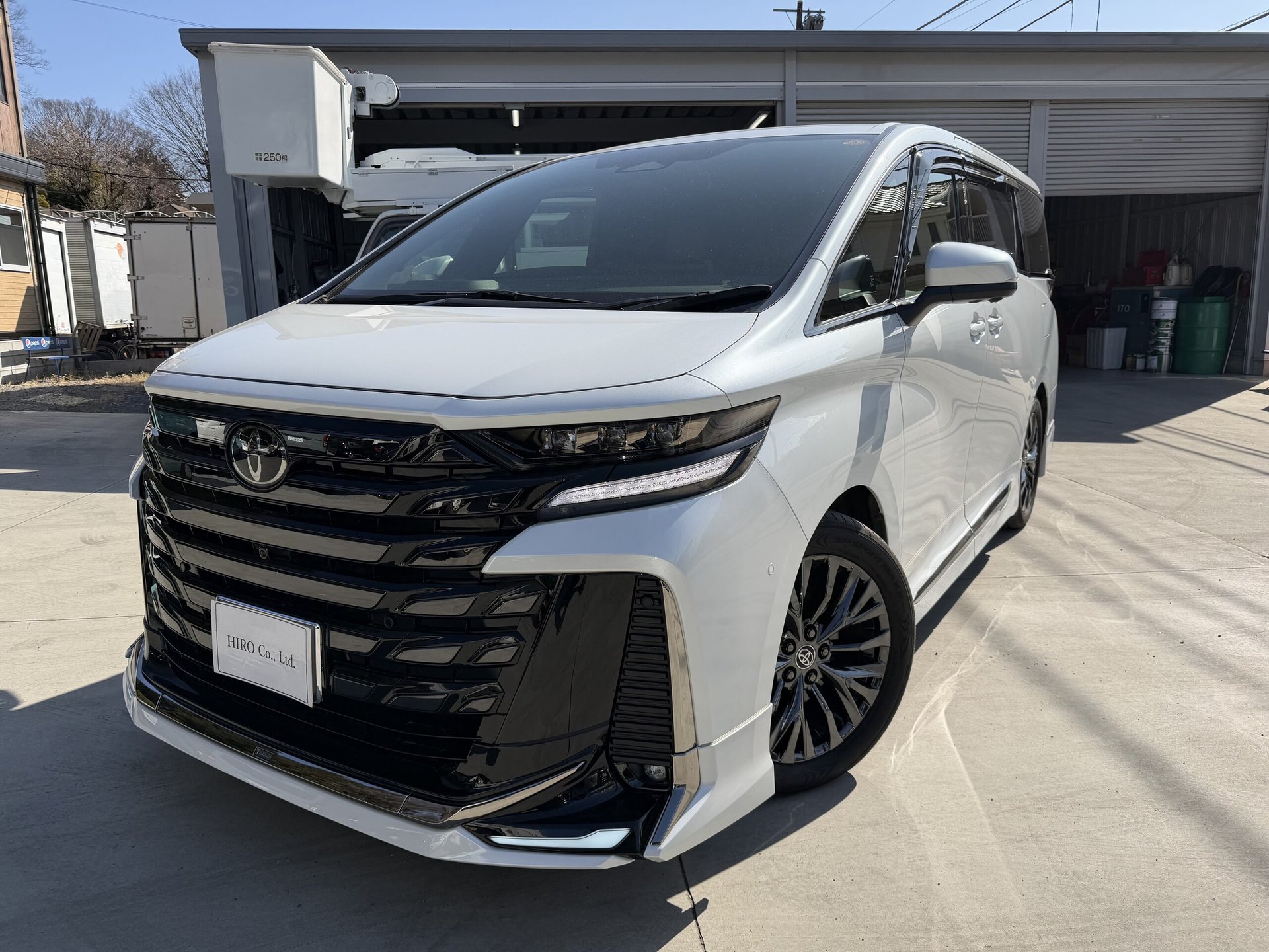 TOYOTA VELLFIRE - View 1