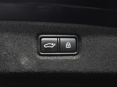 2019 Genesis G90 — миниатюра 28