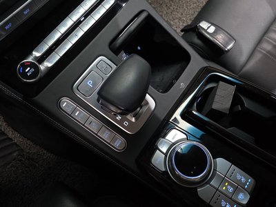 2019 Genesis G90 — миниатюра 12