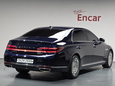 صورة 2 لـ 2019 Genesis G90