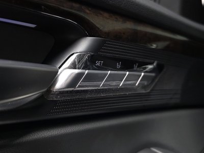 2019 Genesis G90 — миниатюра 34