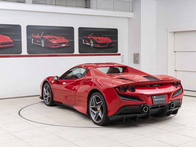 صورة 11 لـ 2022 Ferrari F8 SPIDER