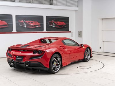 صورة 10 لـ 2022 Ferrari F8 SPIDER