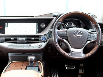 LEXUS LS - 8