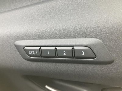صورة مصغرة 43 لـ 2024 Lexus UX