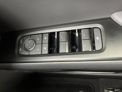 صورة مصغرة 33 لـ 2024 Lexus UX