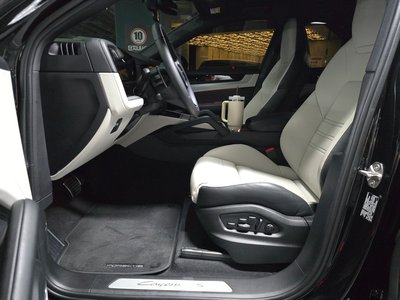 PORSCHE CAYENNE - 8