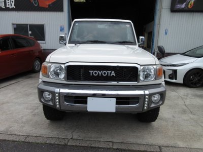TOYOTA LAND CRUISER 70 - 2