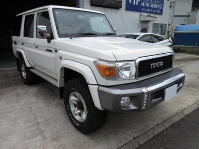 TOYOTA LAND CRUISER 70 - 5