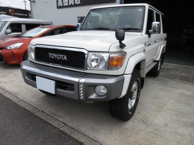 TOYOTA LAND CRUISER 70 - 1