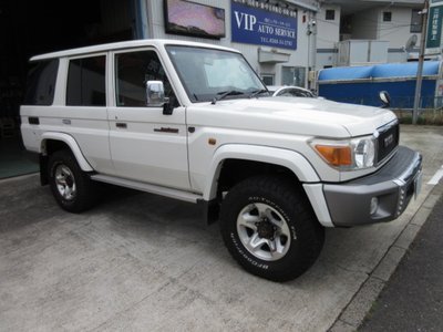 TOYOTA LAND CRUISER 70 - 6