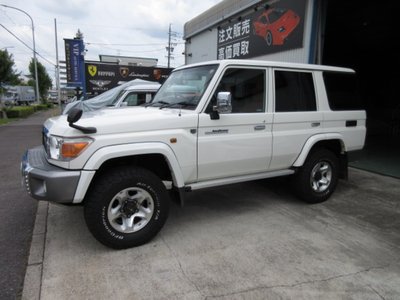 TOYOTA LAND CRUISER 70 - 4