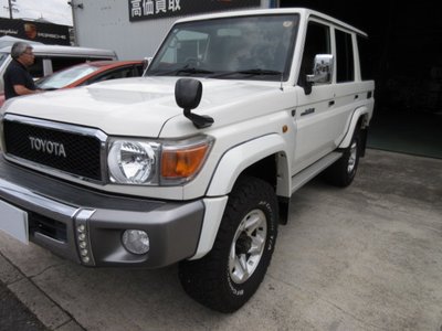 TOYOTA LAND CRUISER 70 - 9