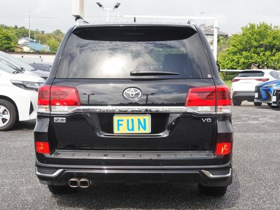 TOYOTA LAND CRUISER - 7