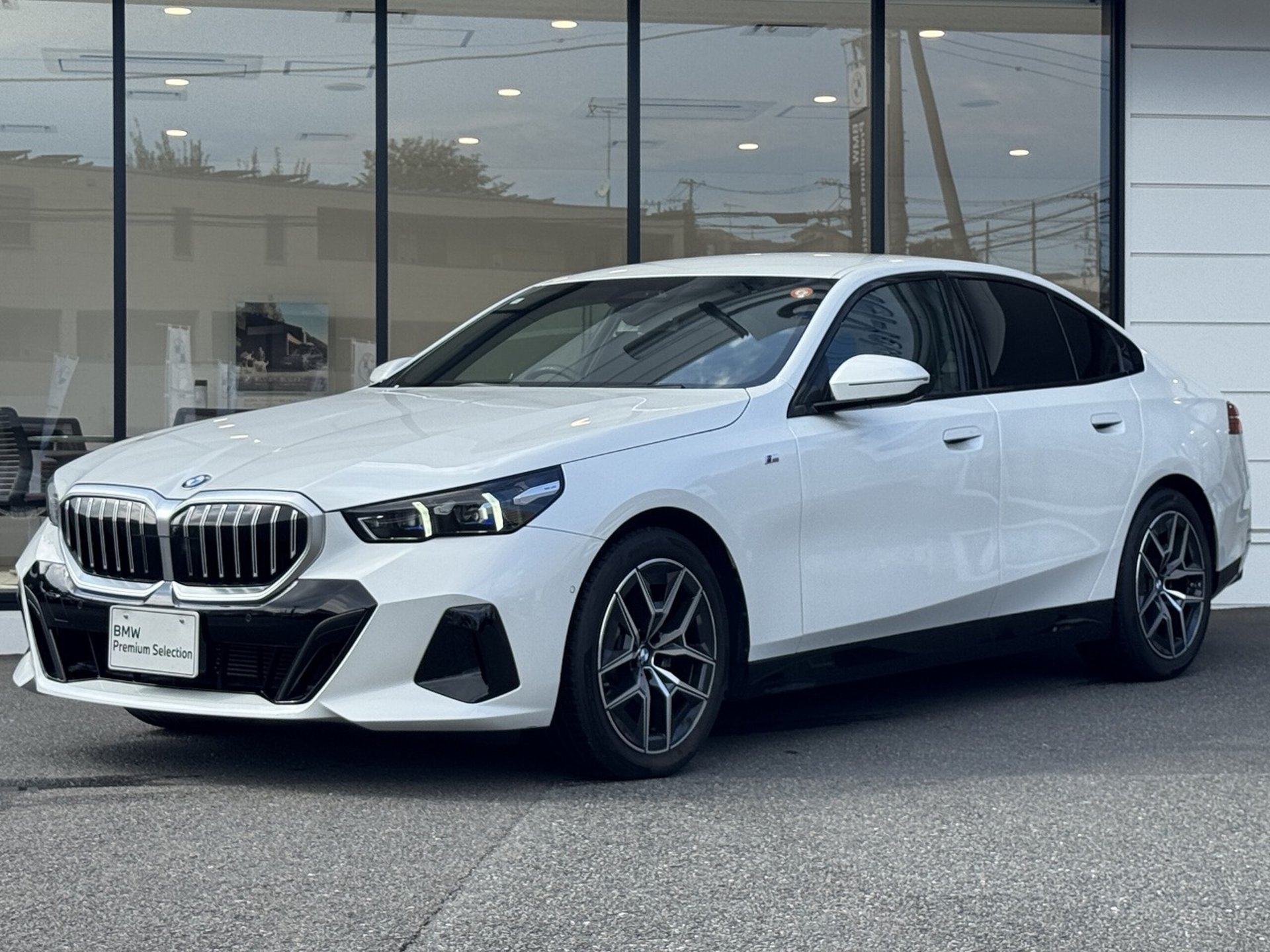 BMW 5 SERIES - View 1