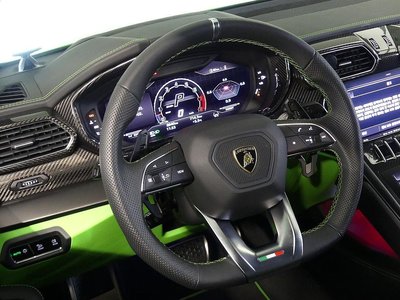 2024 Lamborghini URUS thumbnail 12